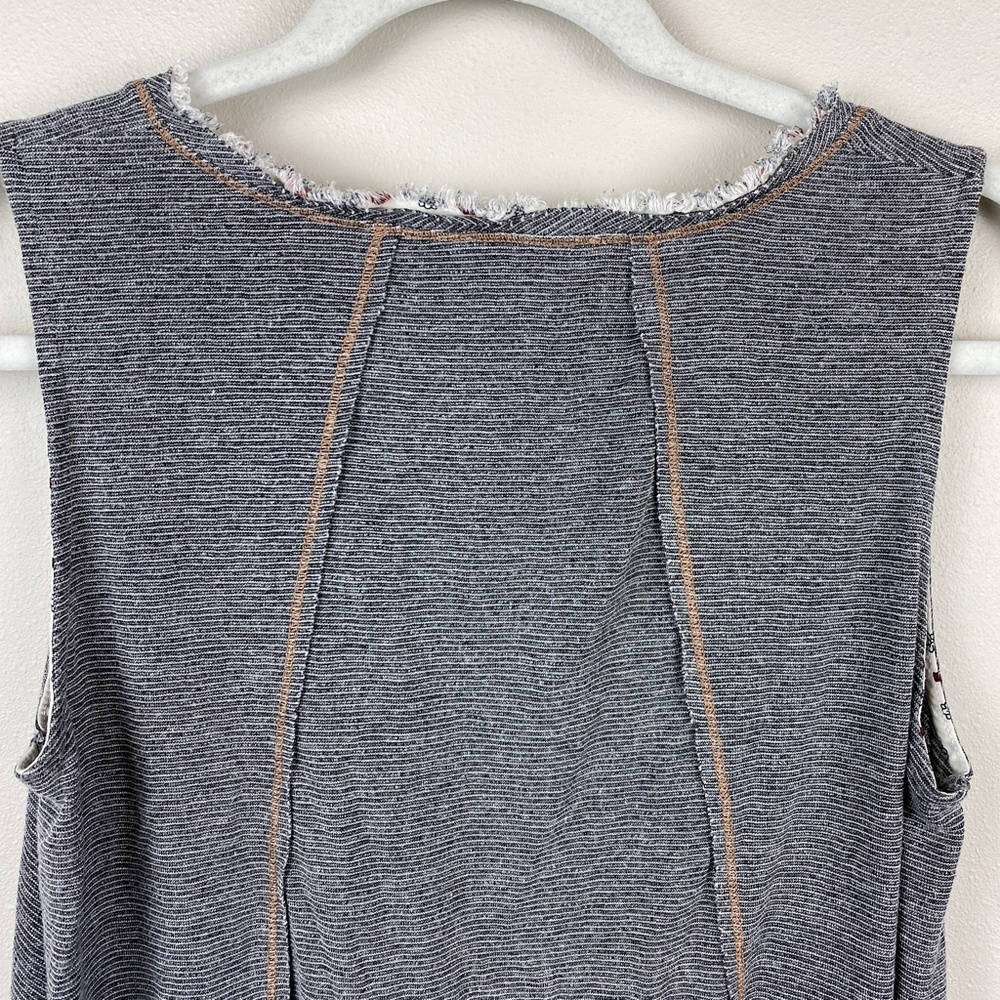 Hem & Thread Tank Top - Size Medium - Picture 5 of 6